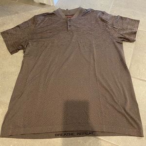 Men size Medium LULULEMON short sleeve shirt.